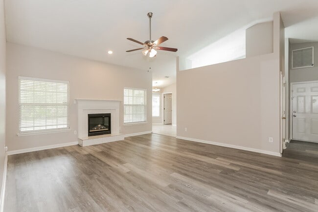 Building Photo - 1694 Aston Hall Dr E