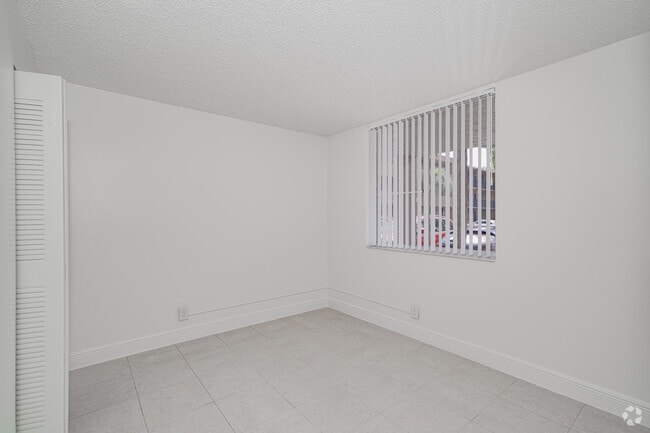 2BR, 2BA - 1,000SF - Hawaiian Palms