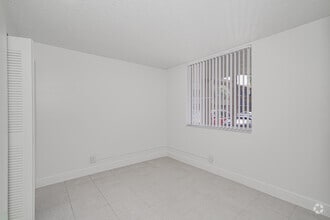 2BR, 2BA - 1,000SF - Hawaiian Palms