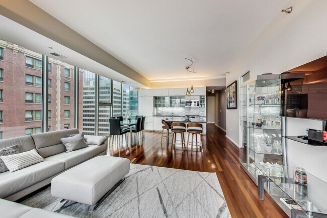 Foto del edificio - 550 N Saint Clair St