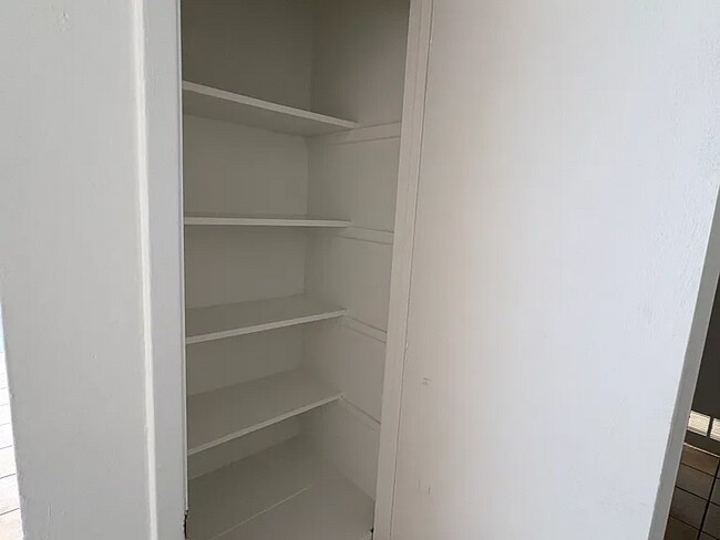 Foto del edificio - 4302 E 32nd St