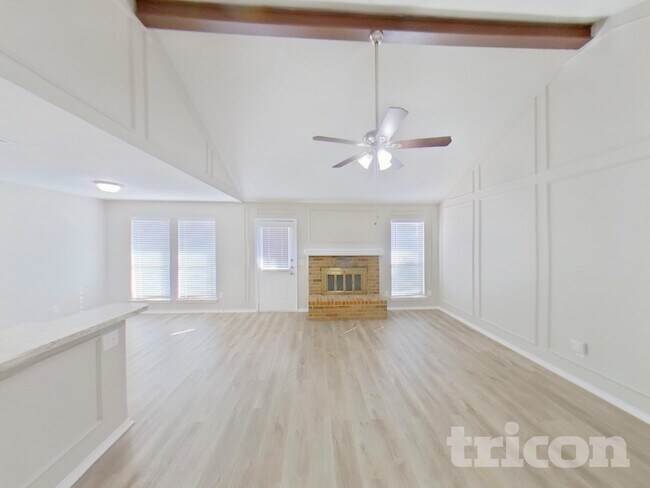 Building Photo - 909 Meadowdale Dr