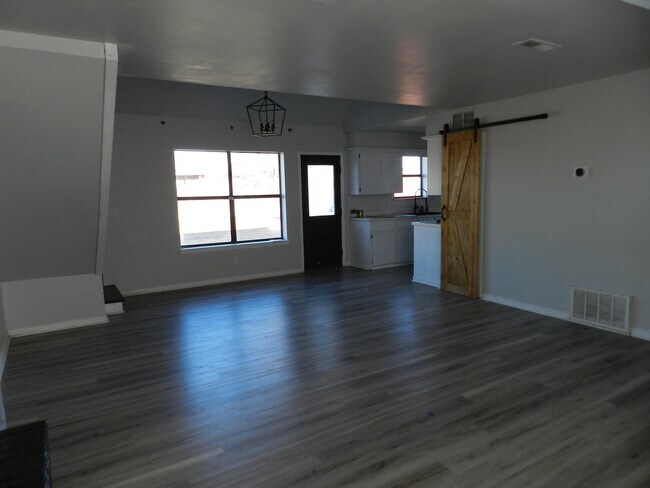 Building Photo - 5002 SE 47th St