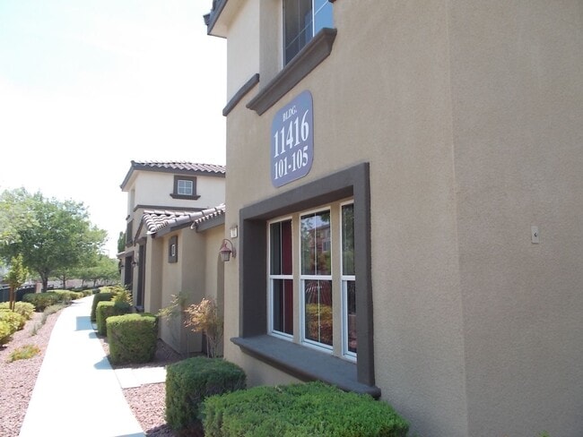 Building Photo - Stylish Summerlin Townhome with Private Co...