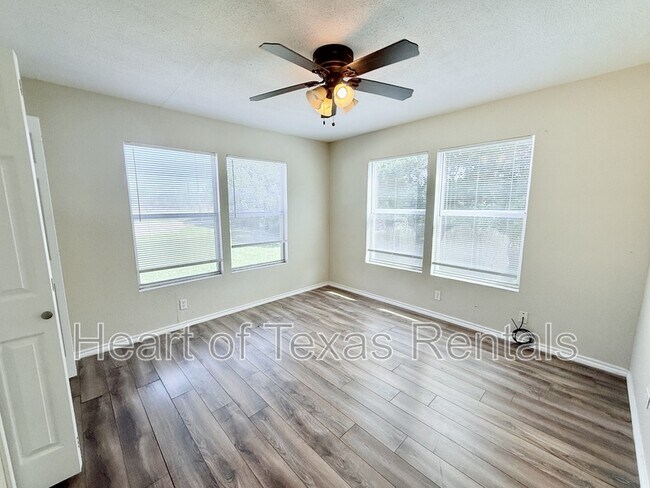 Foto del edificio - 215 Parsons Ln