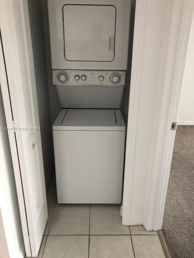 Foto del edificio - 3410 Coral Way