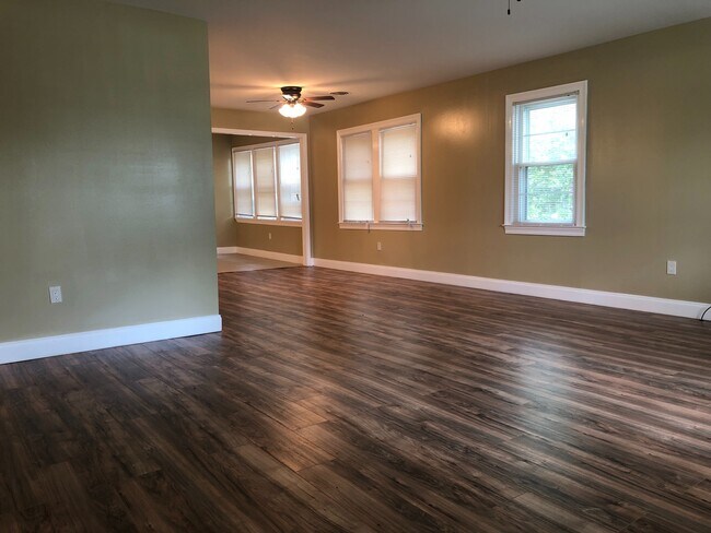 Building Photo - 6213 Comite Dr 3 Bedroom 2 Bath Home