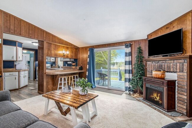 Building Photo - 3437 Pine Ridge Dr