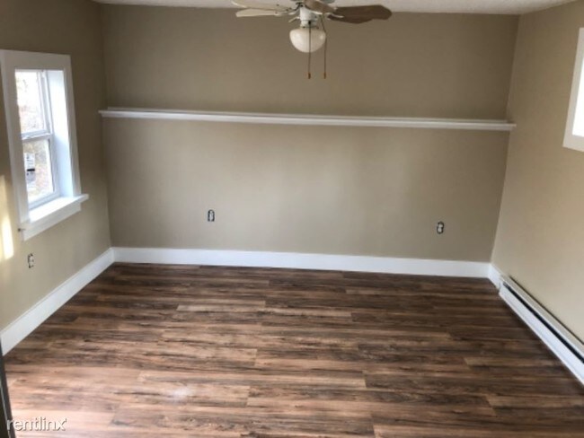 Building Photo - 2 br, 1 bath Townhome - 490 Boston Post Rd