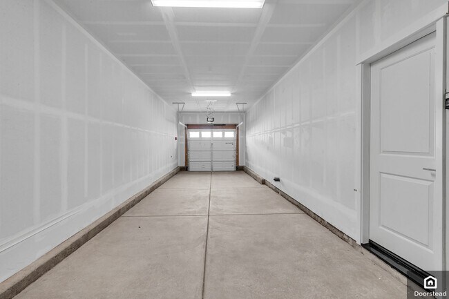 Building Photo - 305 Cinema St