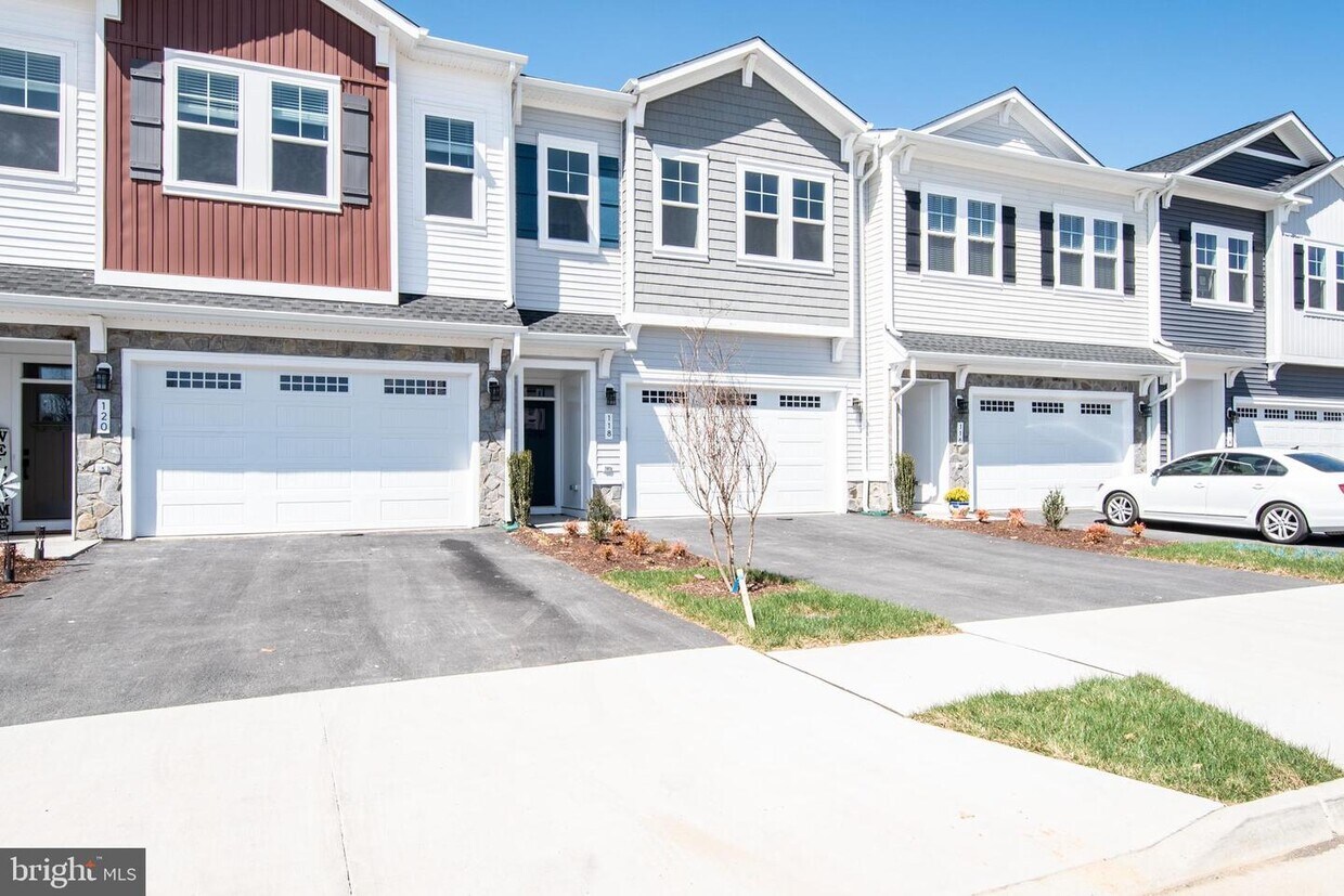 118 CHOKE CHERRY Ct, Lake Frederick, VA 22663 Townhome Rentals in