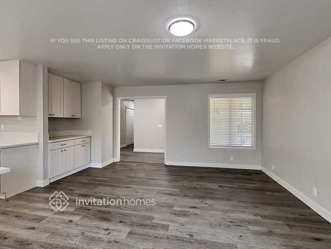 Building Photo - 2701 Hillcrest Dr