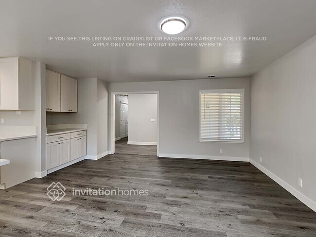 Foto del edificio - 2701 Hillcrest Dr