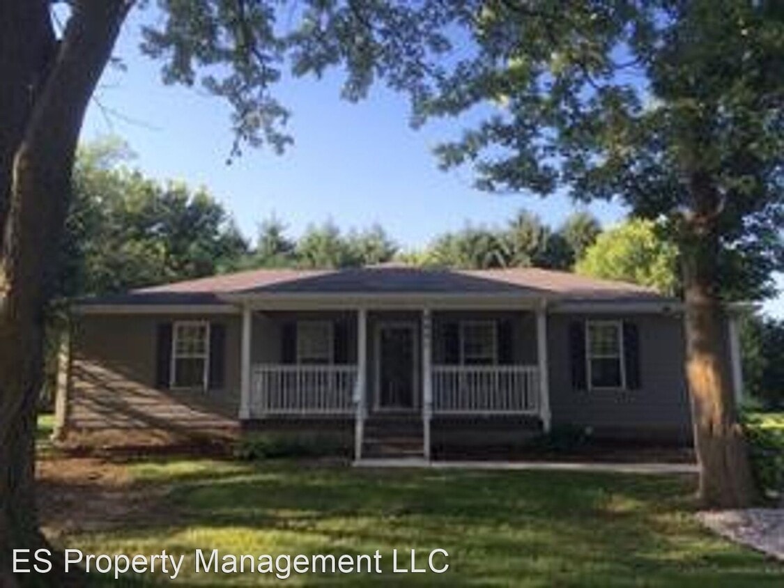 Primary Photo - 3 br, 2 bath House - 9801 E Southport Rd.