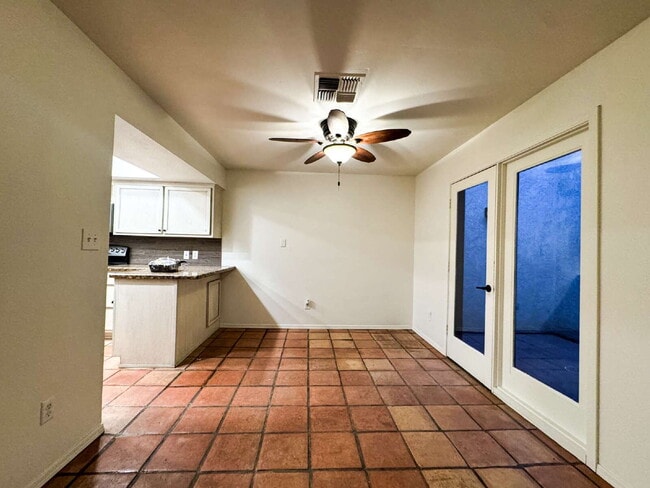 Building Photo - "2-Bed, 2-Bath Condo in Laguna Place!"