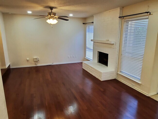 Building Photo - 2902 Southern Cross Dr