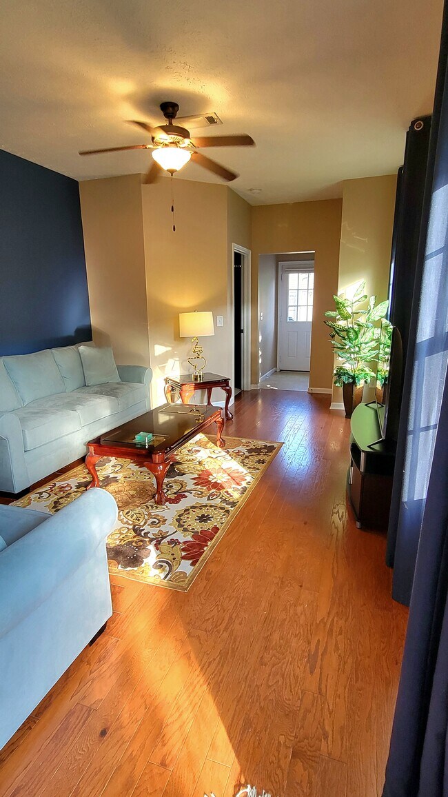 Foto del edificio - 1300 Crown Point Pl
