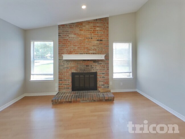 Foto del edificio - 8311 Rock Brook St