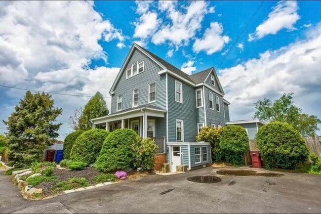Building Photo - 164 Sargent St