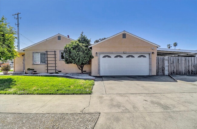 Building Photo - 986 Pope Way