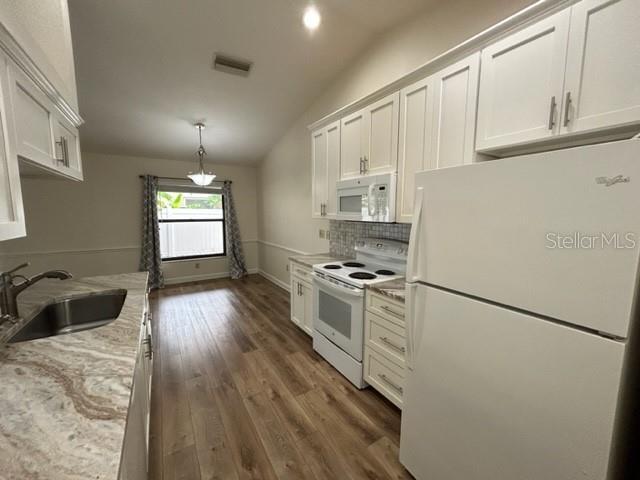 Building Photo - 2600 Briar Oak Cir