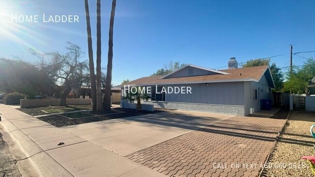 Photo - 1128 E Broadmor Dr House