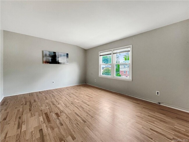 Building Photo - 539 N Wagner Ave