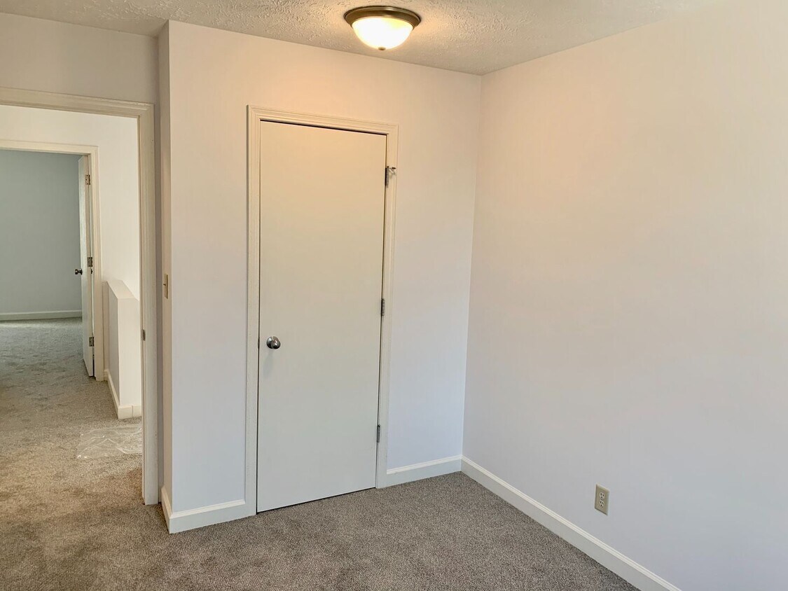 3 Bedroom 3 bath House! Close to UNL!! - 3 Bedroom 3 bath House! Close  to UNL!!