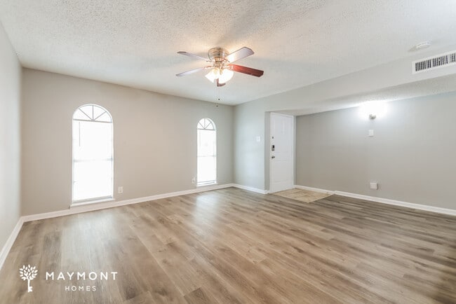Foto del edificio - 6205 Magnolia Ln