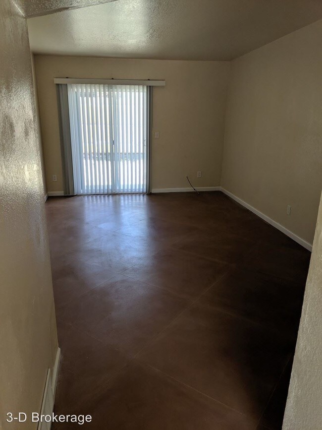 Building Photo - 3038 N Estrella Ave