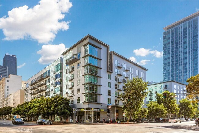 Photo - 645 W 9th St Apartment