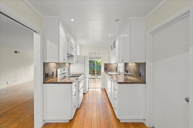 Building Photo - 3 bed 2 bath home with washer/dryer in Mountain View