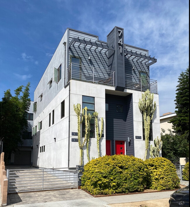 Building Photo - 741 Wilcox Ave