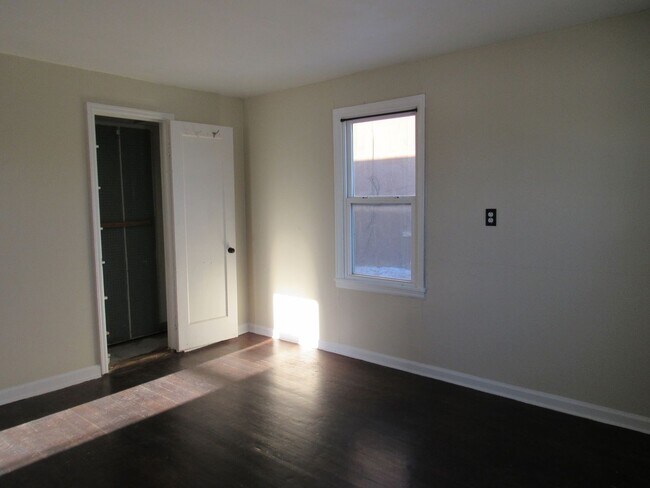 Building Photo - Westside One Bedroom