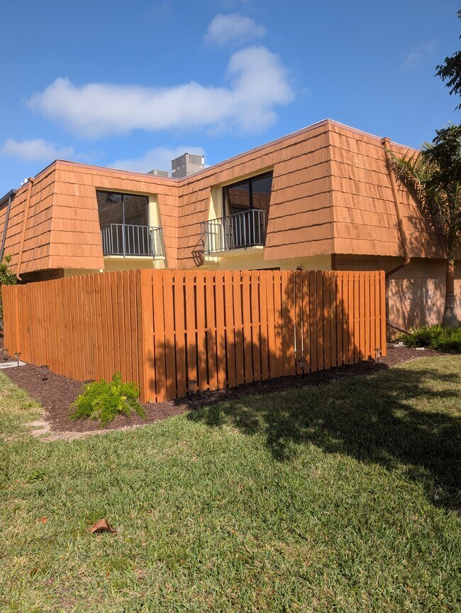 Foto del edificio - 1713 Park Meadows Dr