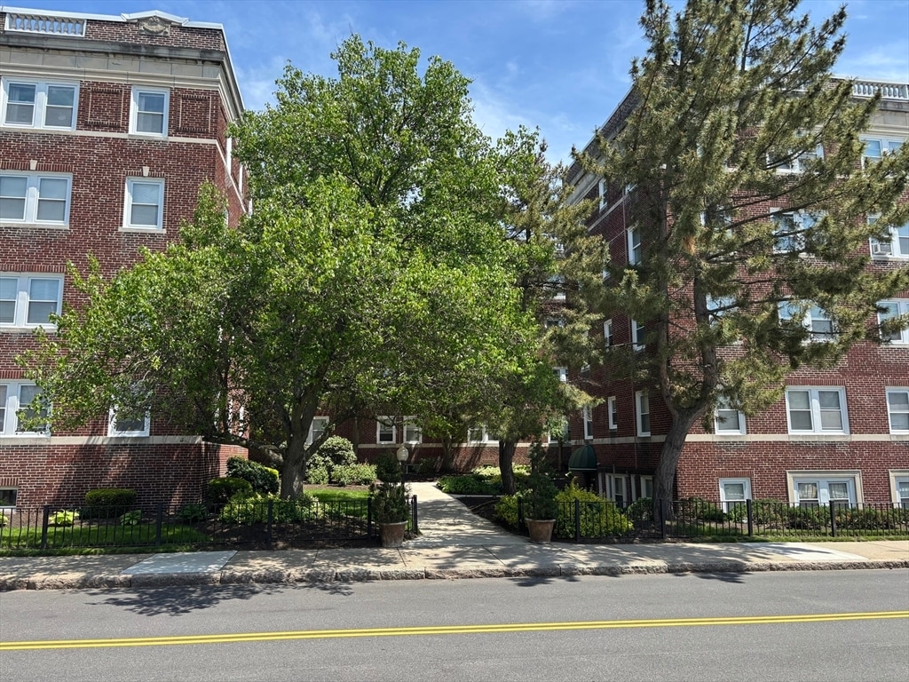 Foto principal - 103 Summer St