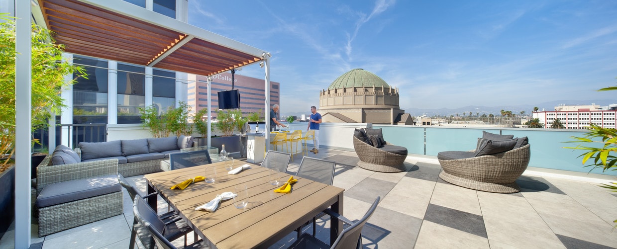 Luna Apartments in Los Angeles, CA