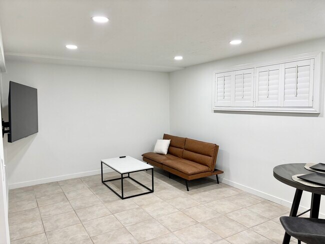 Building Photo - 9425 S Tramway Dr