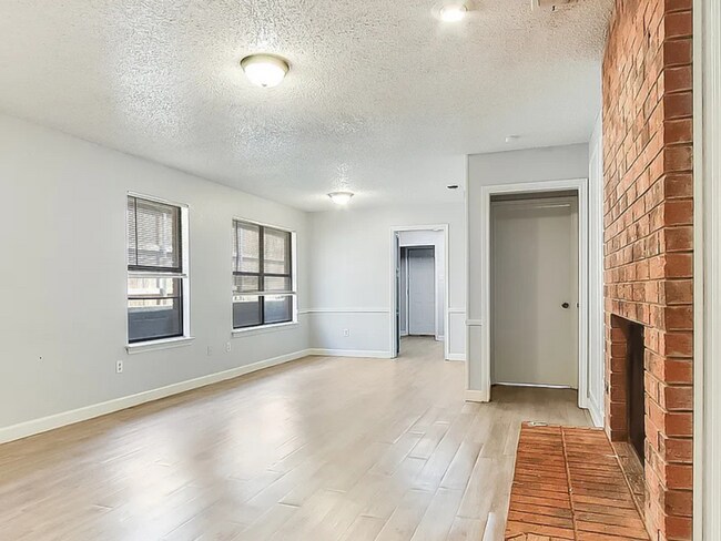 Foto del edificio - 2402 Kingsford Ct