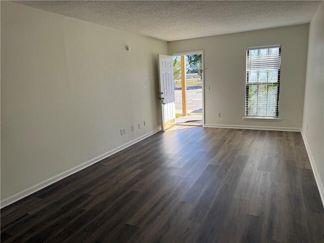 Foto del edificio - 890 E Cherry St