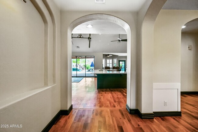 Foto del edificio - 5541 E Crocus Dr
