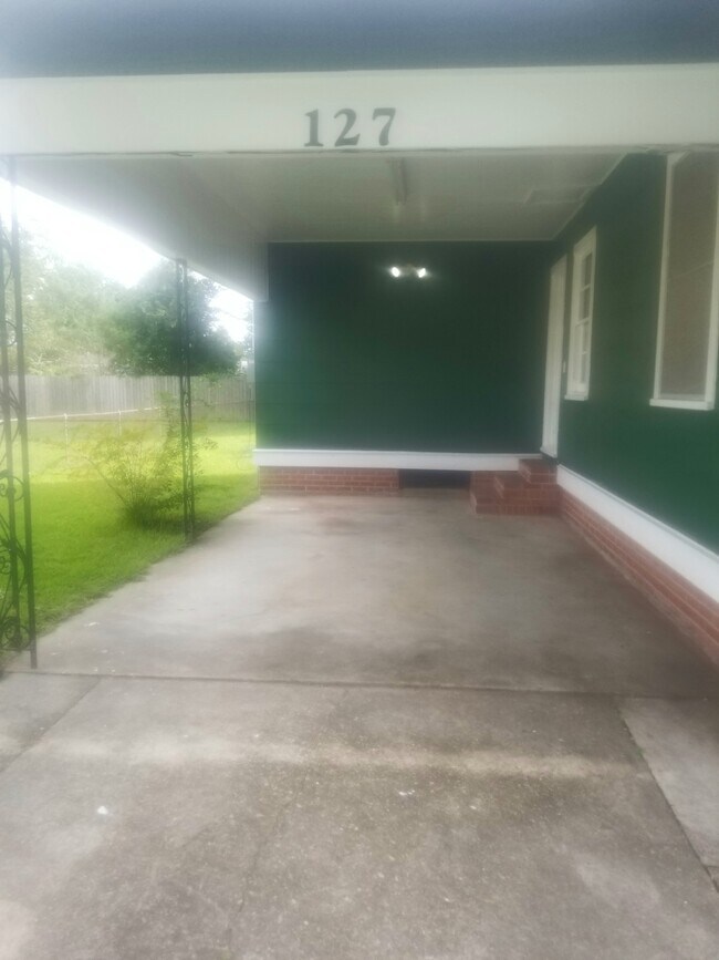 Foto del edificio - 127 N Richelieu Cir