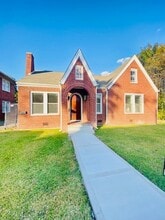 Building Photo - 4625 Bell St