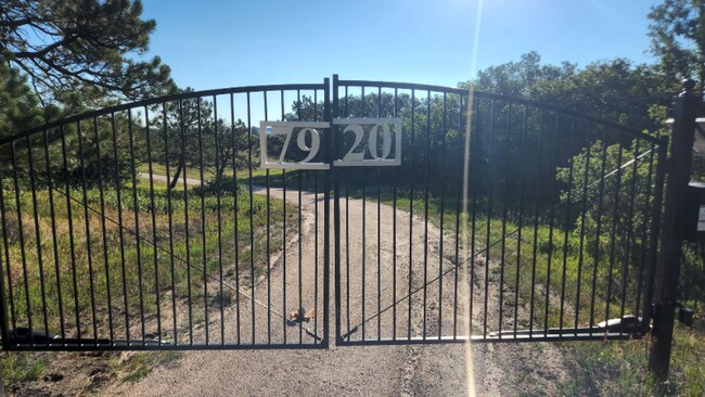 Foto del edificio - 7920 E Greenland Rd