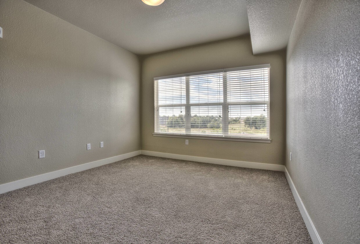 Foto principal - 303 W Prospect Rd