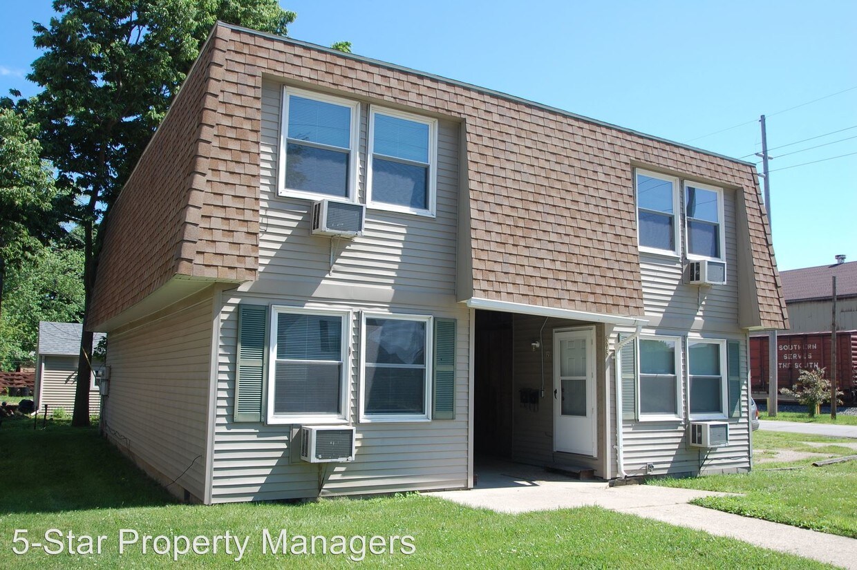 523 E Douglas St Unit Apt 3, Goshen, IN 46526 Condo for Rent in