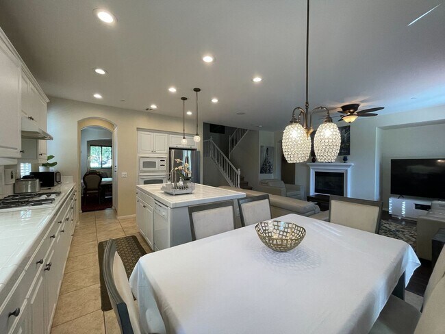 Foto del edificio - Spacious 5-Bedroom Retreat in Fallbrook’s ...