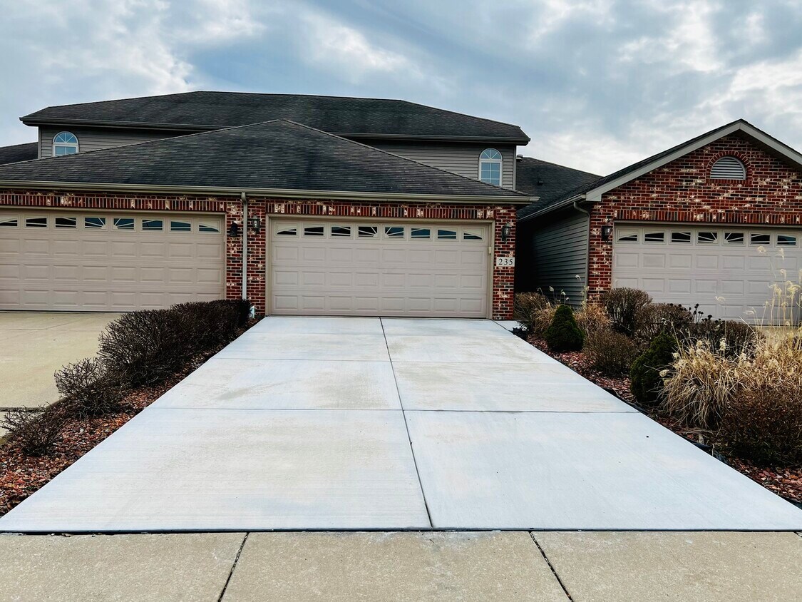 Foto principal - 235 Deertrail Ln