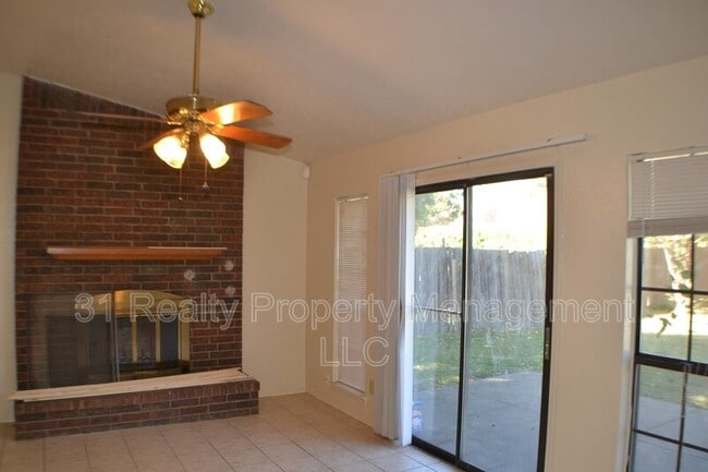 Building Photo - 1515 Bandera Dr