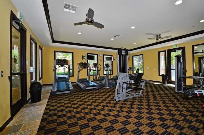 Building Photo - 2 Bedroom/2.5 Bath Townhouse